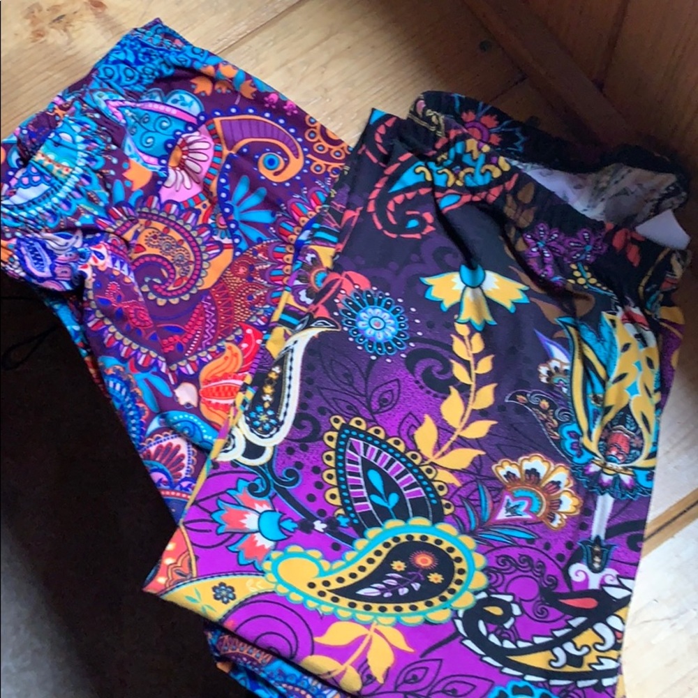 **SOLD** Set of 2 paisley leggings